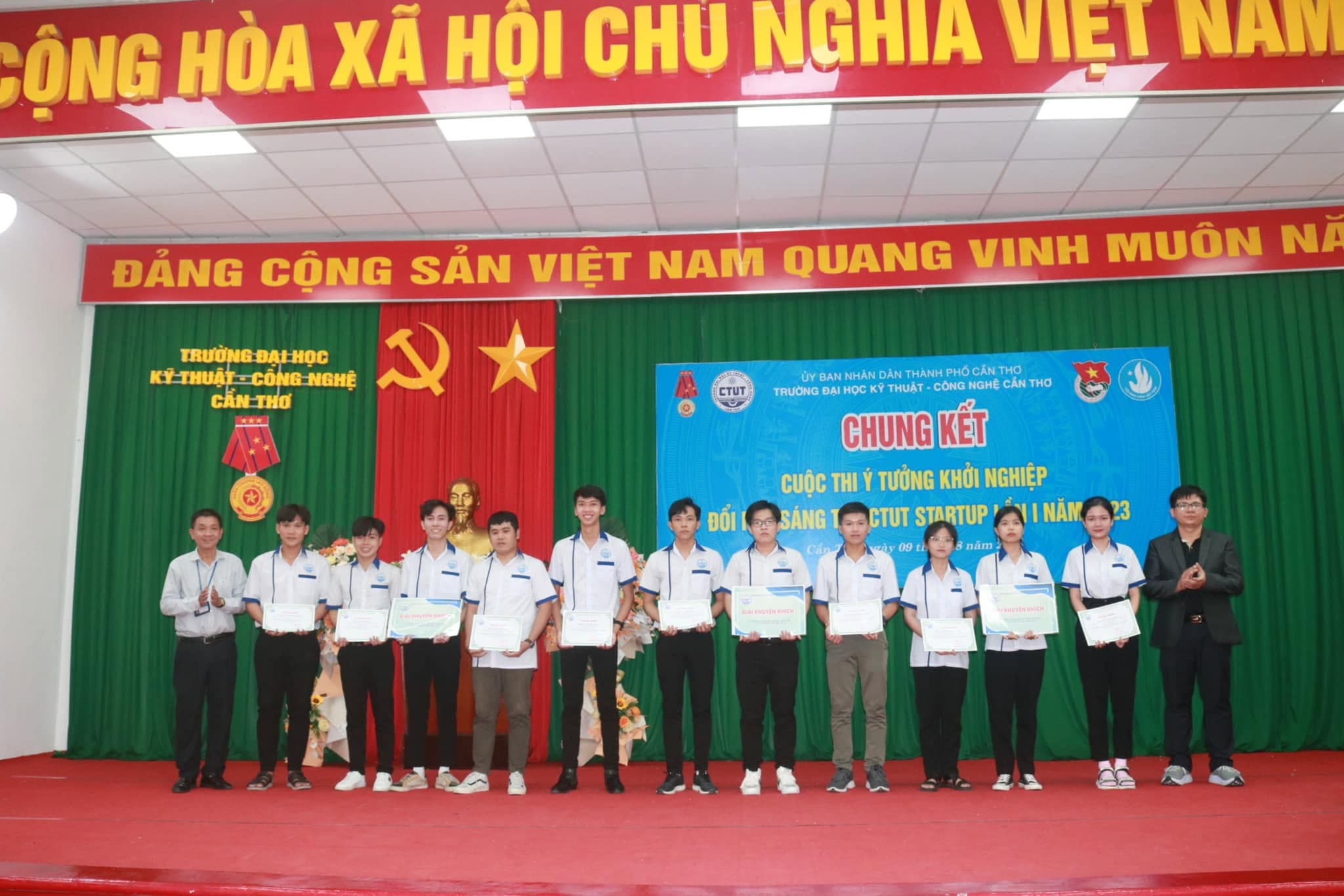 Trao giải tại Chung kết Cuộc thi Ý tưởng Khởi nghiệp Đổi mới sáng tạo CTUT Startup lần I năm 2023