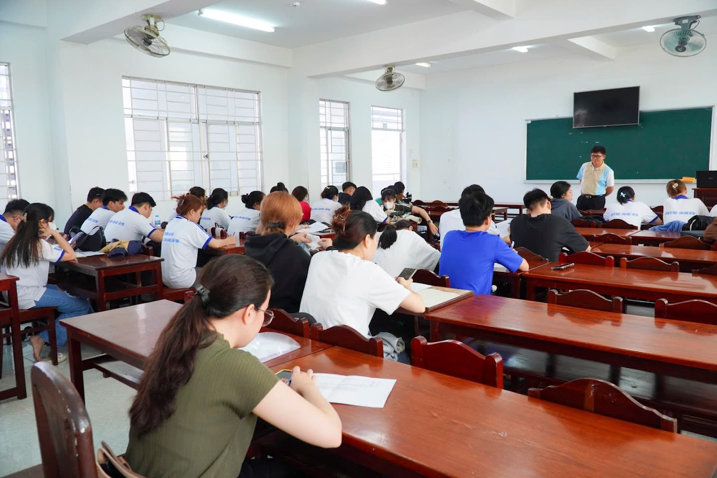 Giảng dạy tại giảng đường CTUT